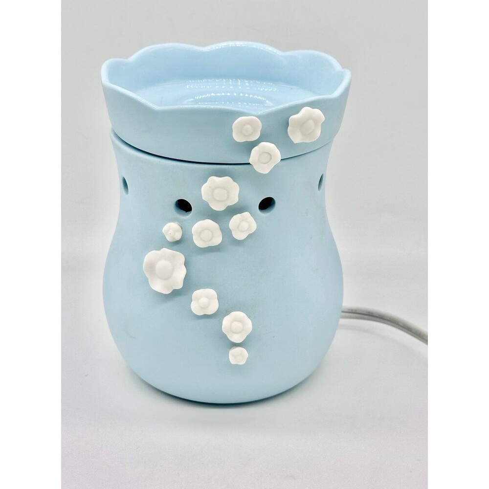 Retired Scentsy Baby's Breath Wax Warmer Baby Blue Ceramic White Floral Flowers